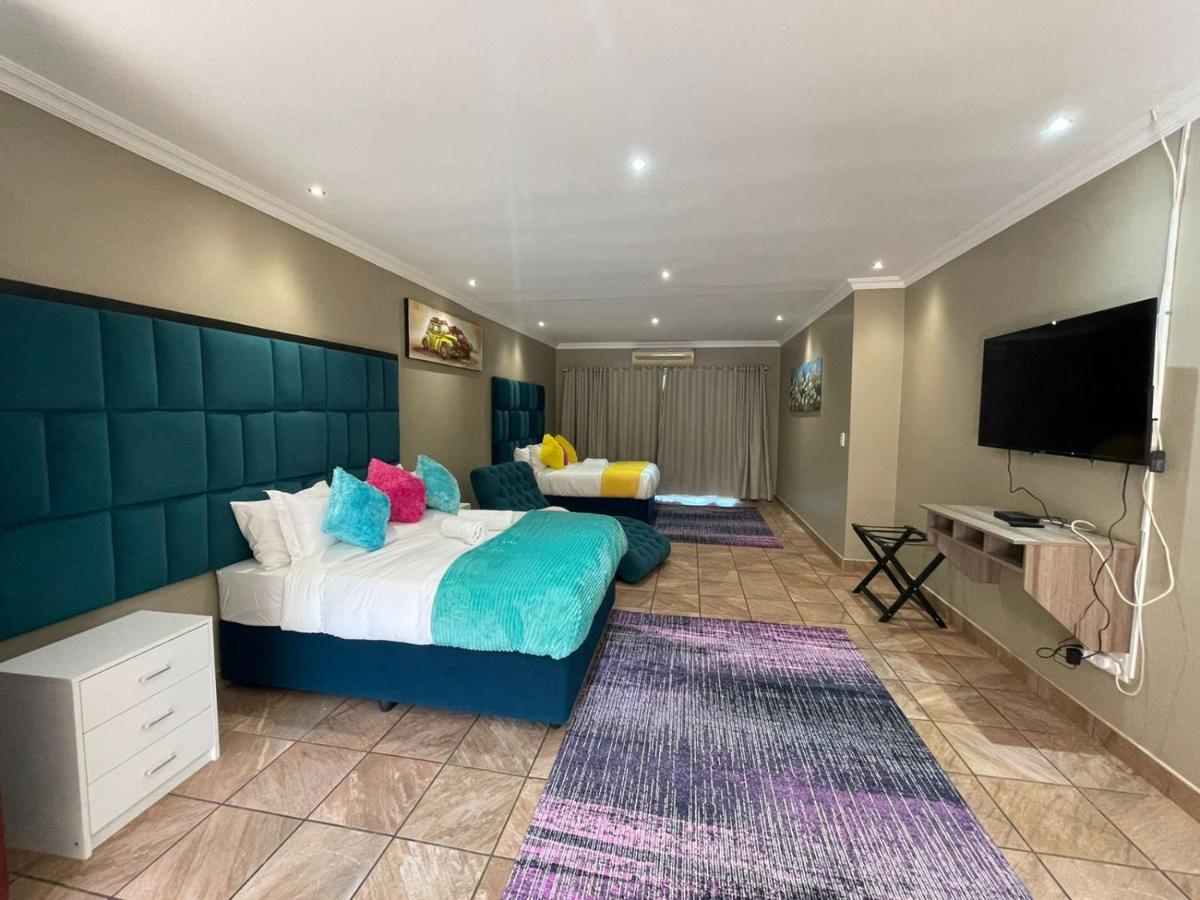 The Black Crown Hotel Hartbeespoort Luaran gambar