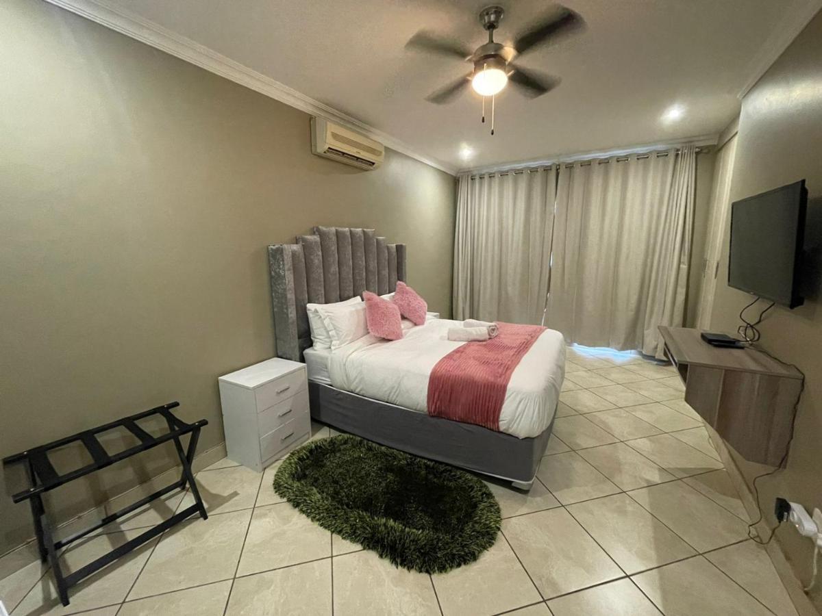 The Black Crown Hotel Hartbeespoort Luaran gambar