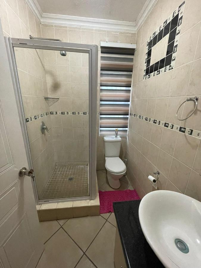 The Black Crown Hotel Hartbeespoort Luaran gambar