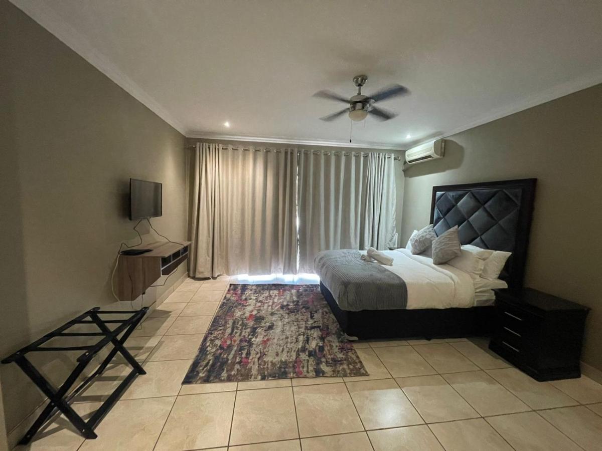 The Black Crown Hotel Hartbeespoort Luaran gambar