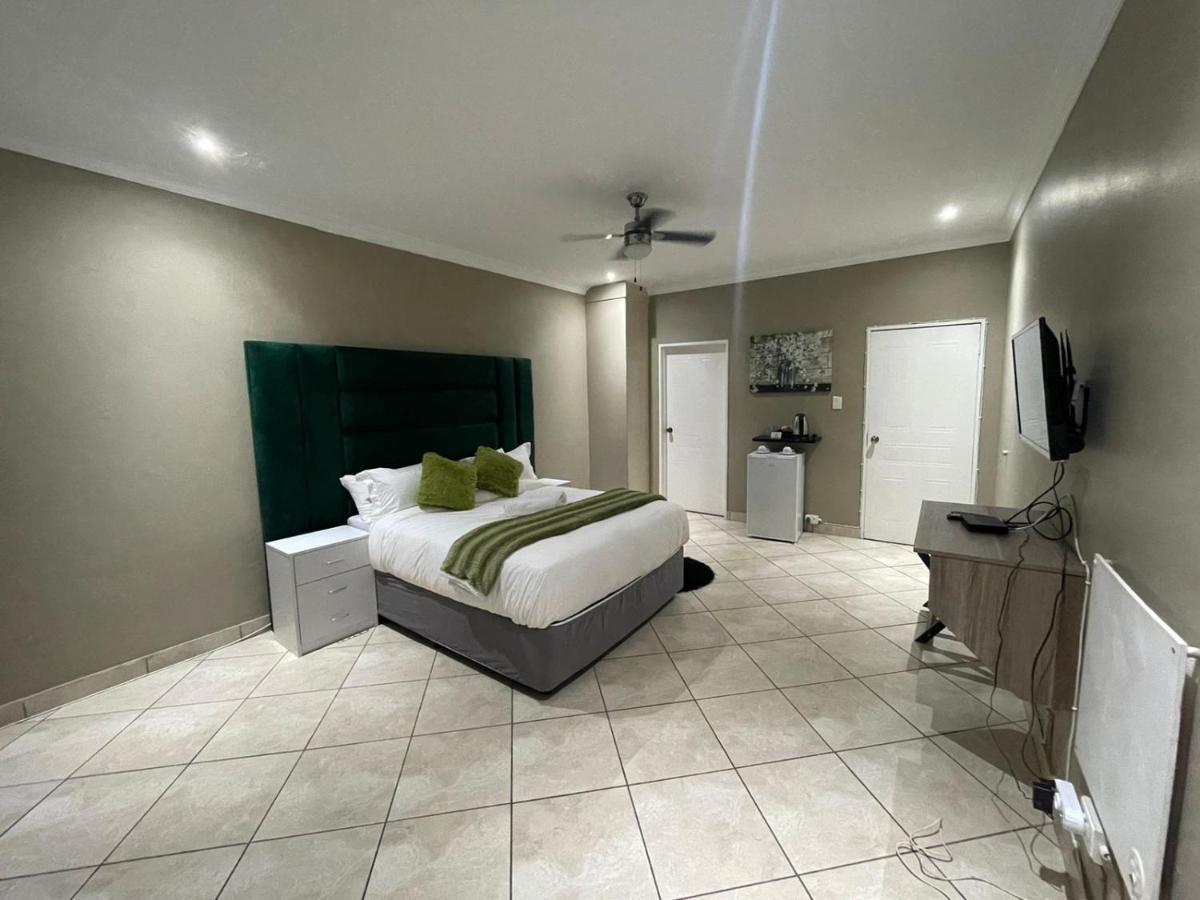 The Black Crown Hotel Hartbeespoort Luaran gambar